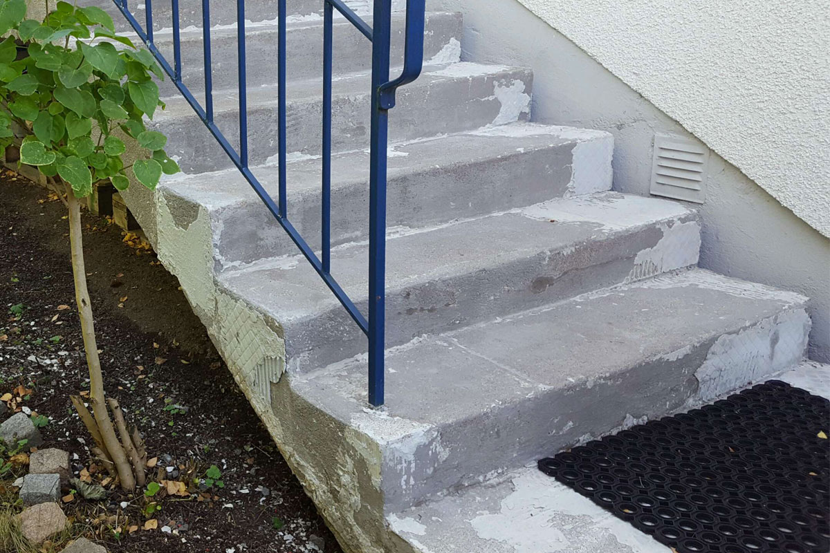 Borttagen klinker på betongtrappa i Bagarmossen Borttagen klinker på betongtrappa i Bagarmossen